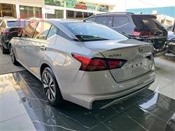 نيسان ألتيما